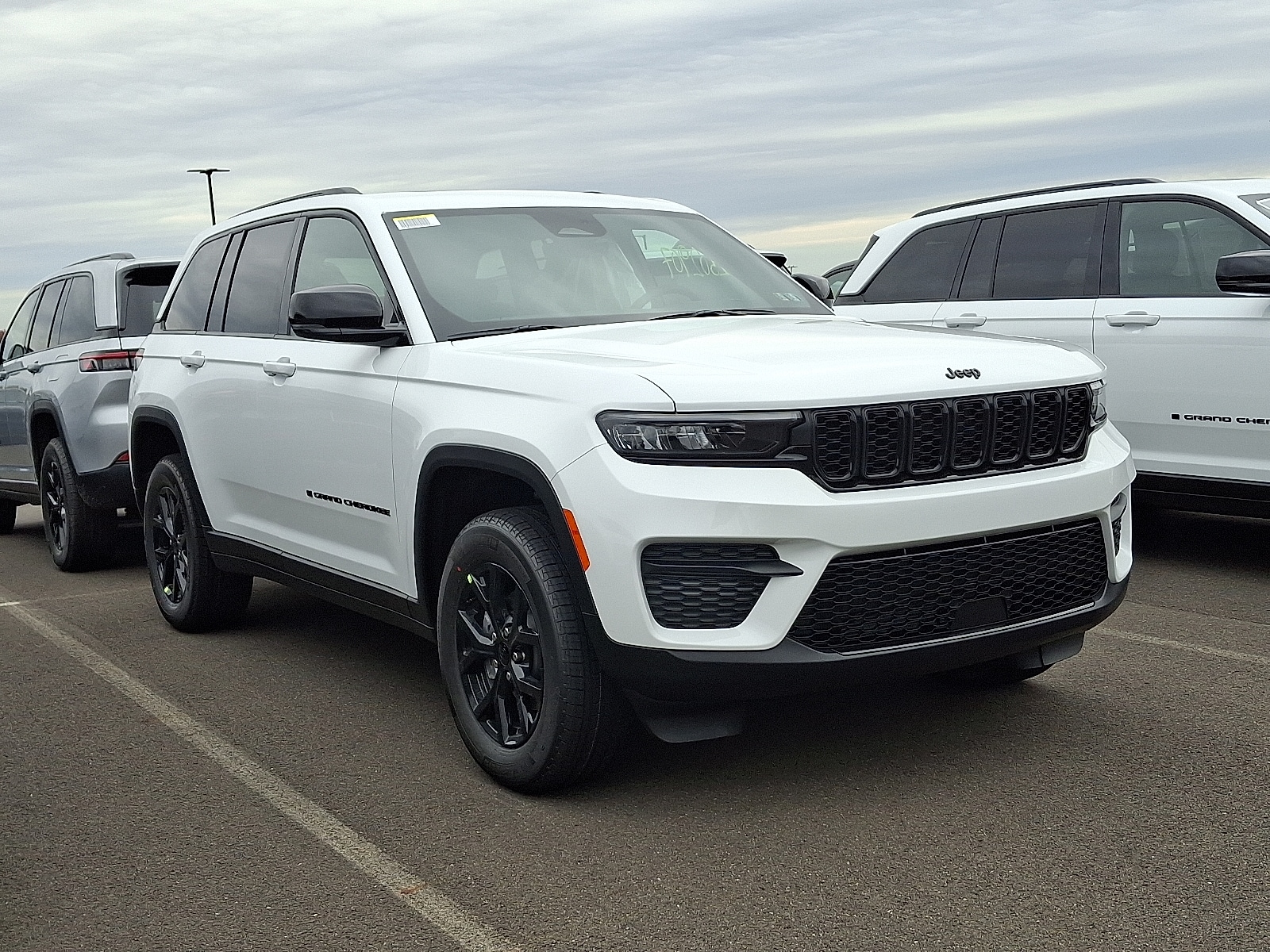 2025 Jeep Grand Cherokee Altitude's photo