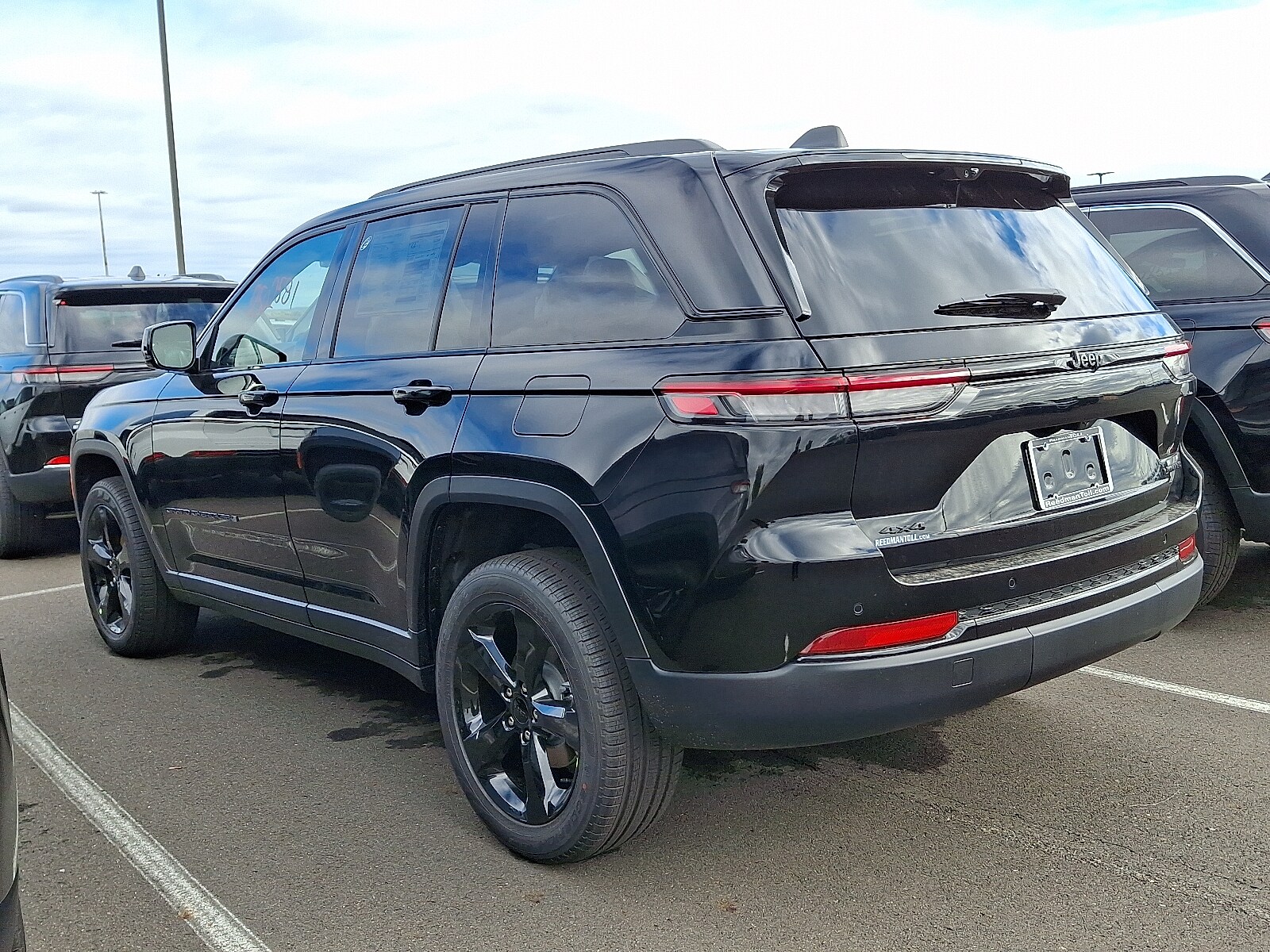 2025 Jeep Grand Cherokee Limited photo 3