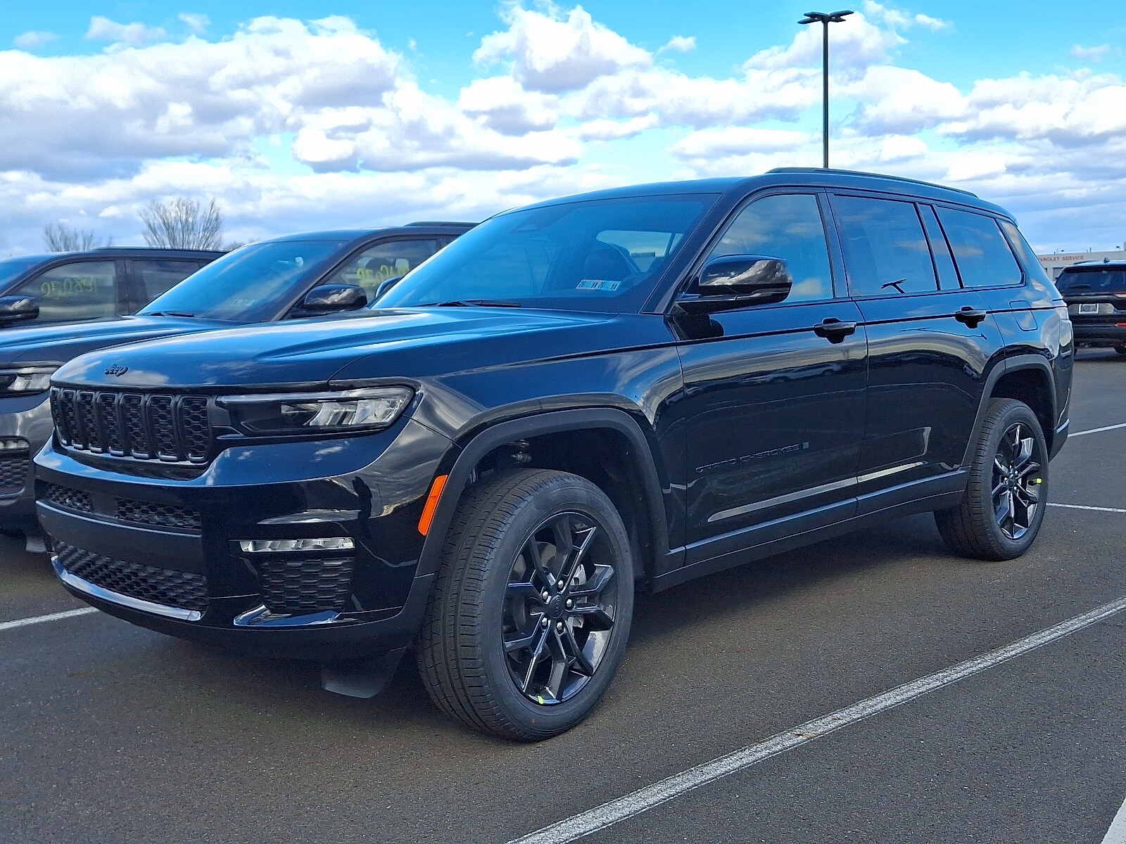 2025 Jeep Grand Cherokee Limited photo 3