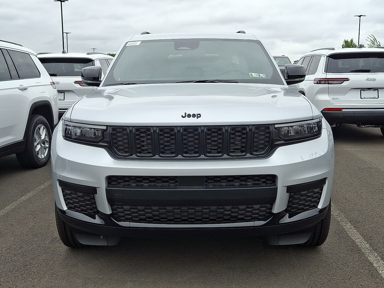 2025 Jeep Grand Cherokee Altitude photo 2