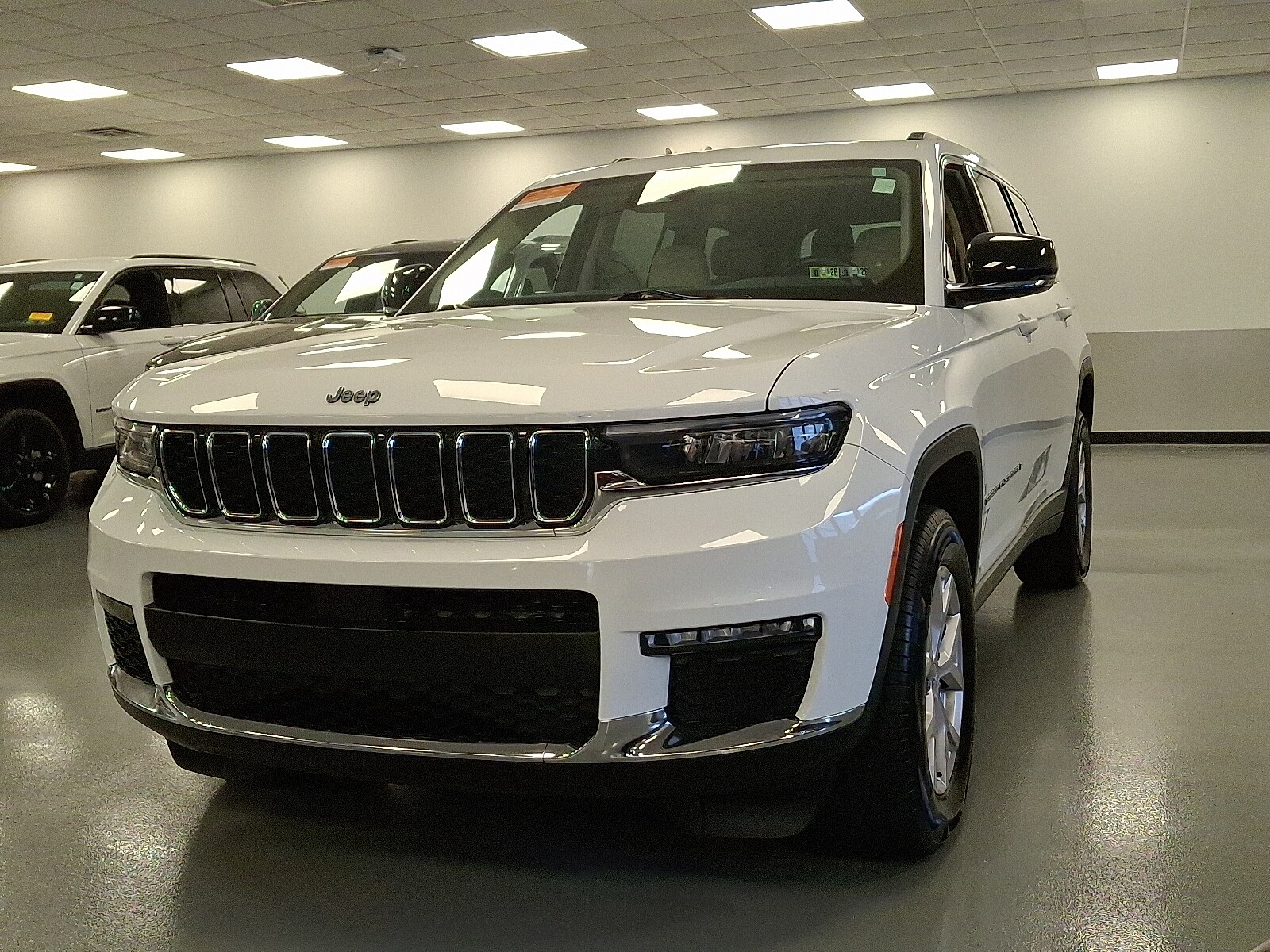 2021 Jeep Grand Cherokee Limited photo 3