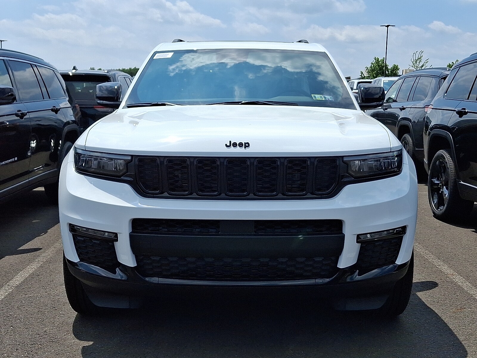 2025 Jeep Grand Cherokee Limited photo 2
