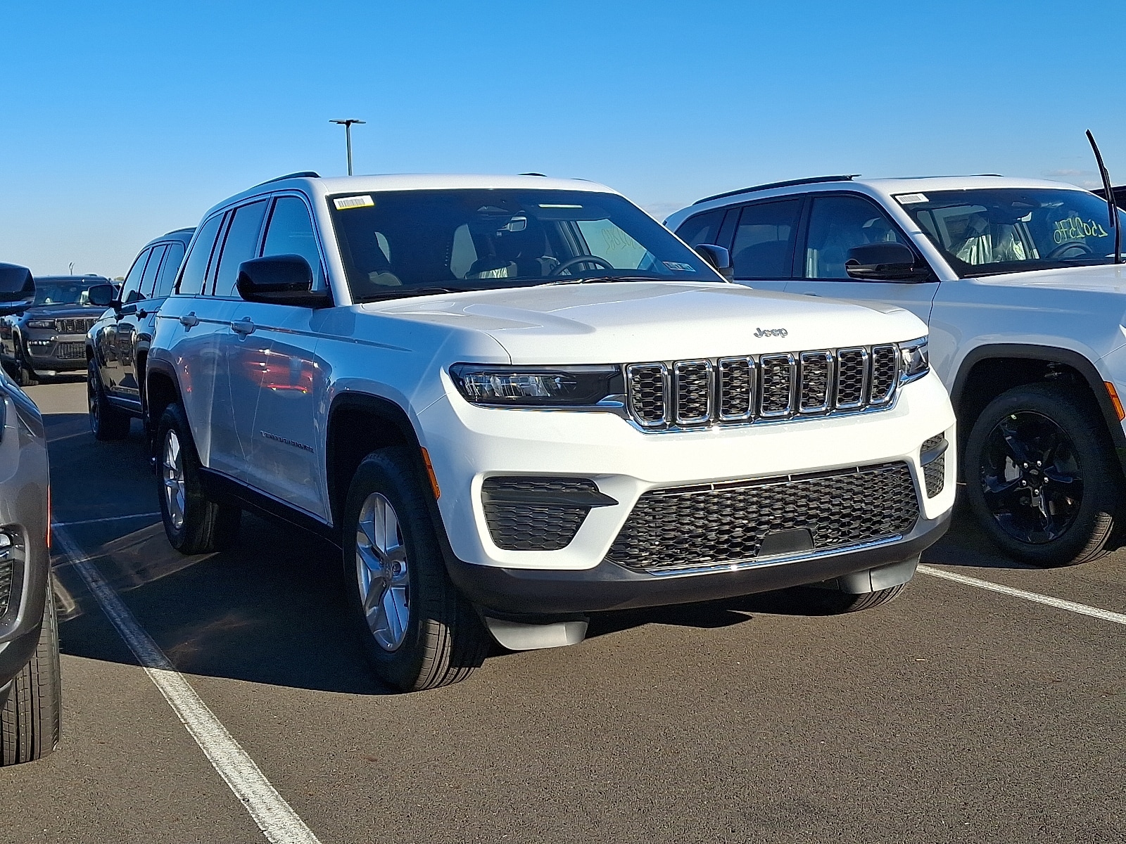 2025 Jeep Grand Cherokee Laredo's photo