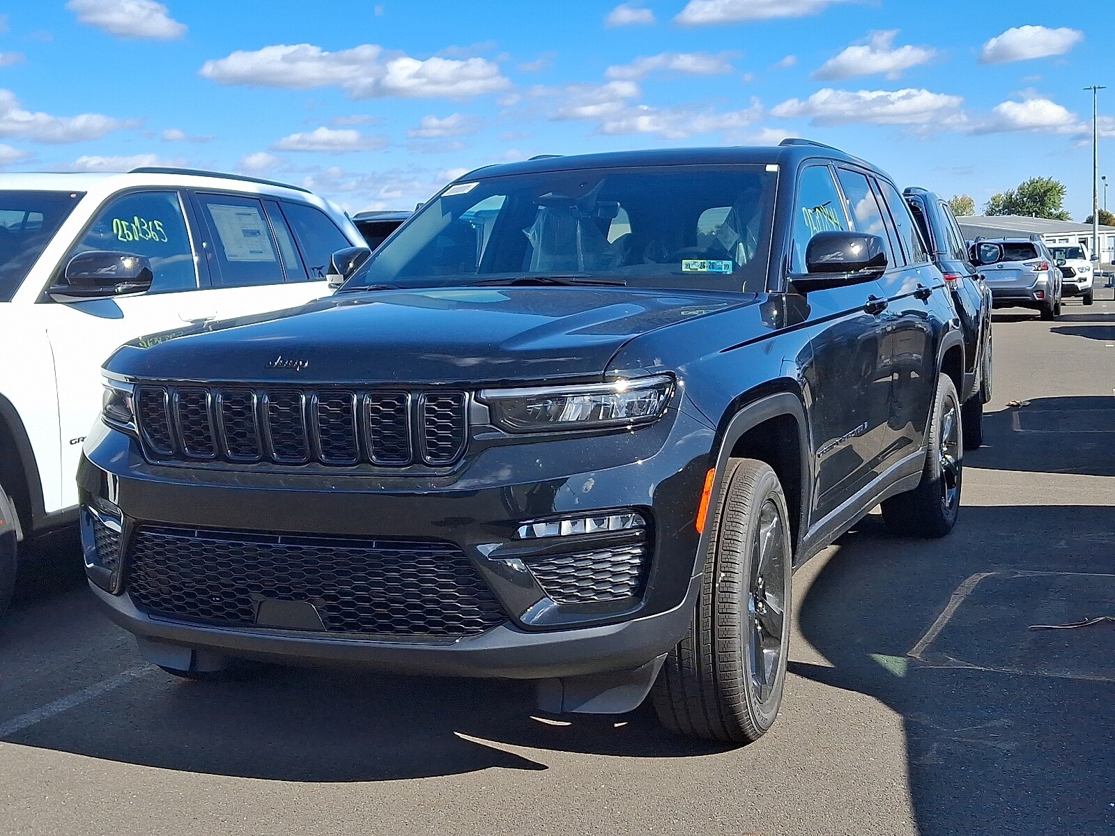 2025 Jeep Grand Cherokee Limited photo 2