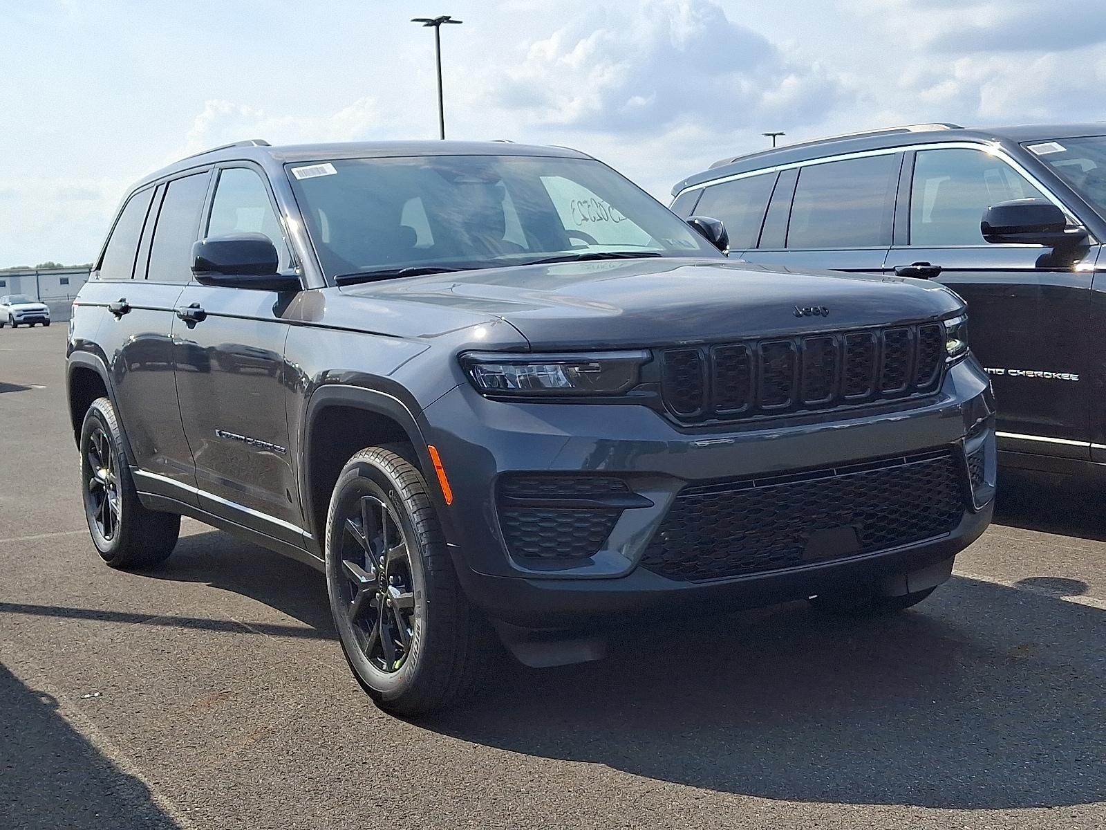 2025 Jeep Grand Cherokee Altitude's photo