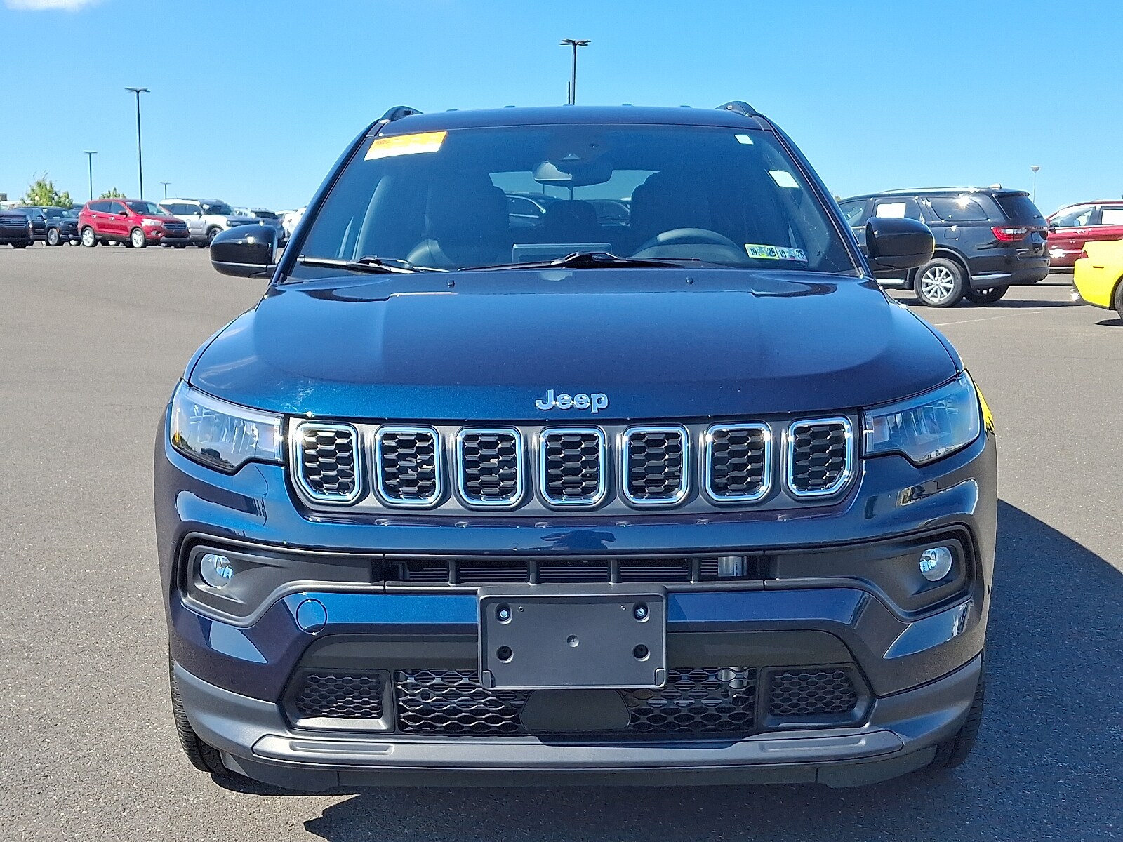 2024 Jeep Compass Latitude Lux photo 2