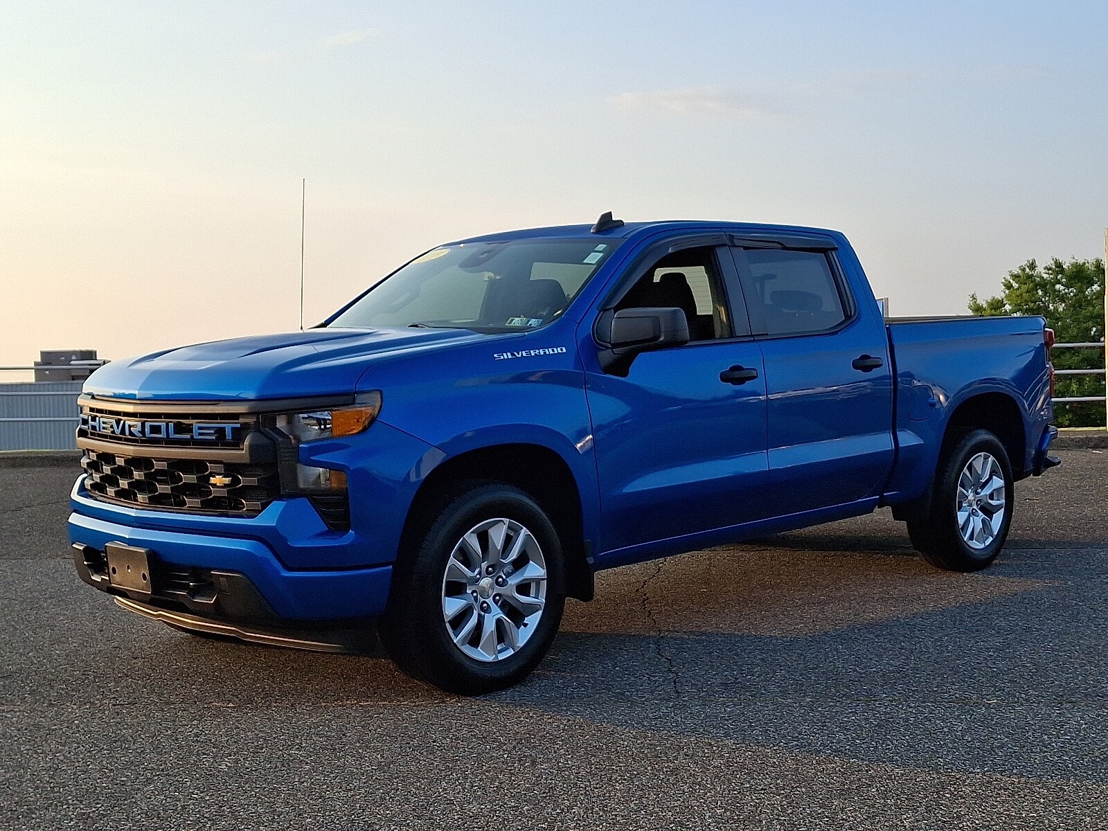 2022 Chevrolet Silverado 1500 Custom photo 2