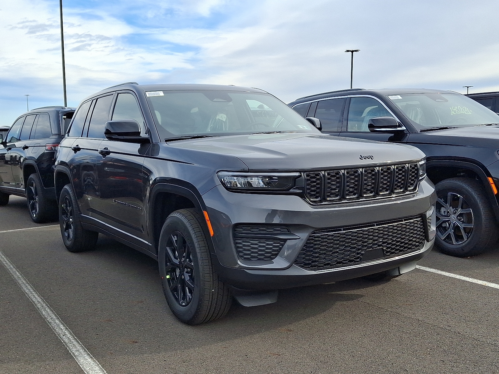 2025 Jeep Grand Cherokee Altitude's photo