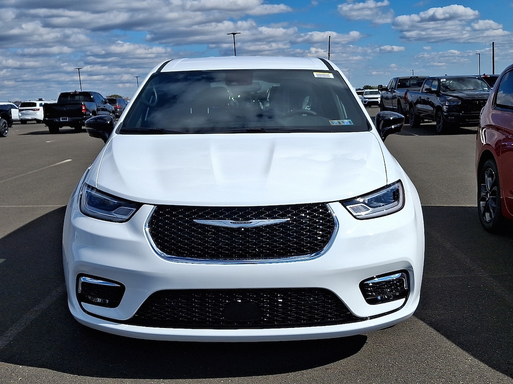New 2026 Chrysler Pacifica Select Passenger Van
