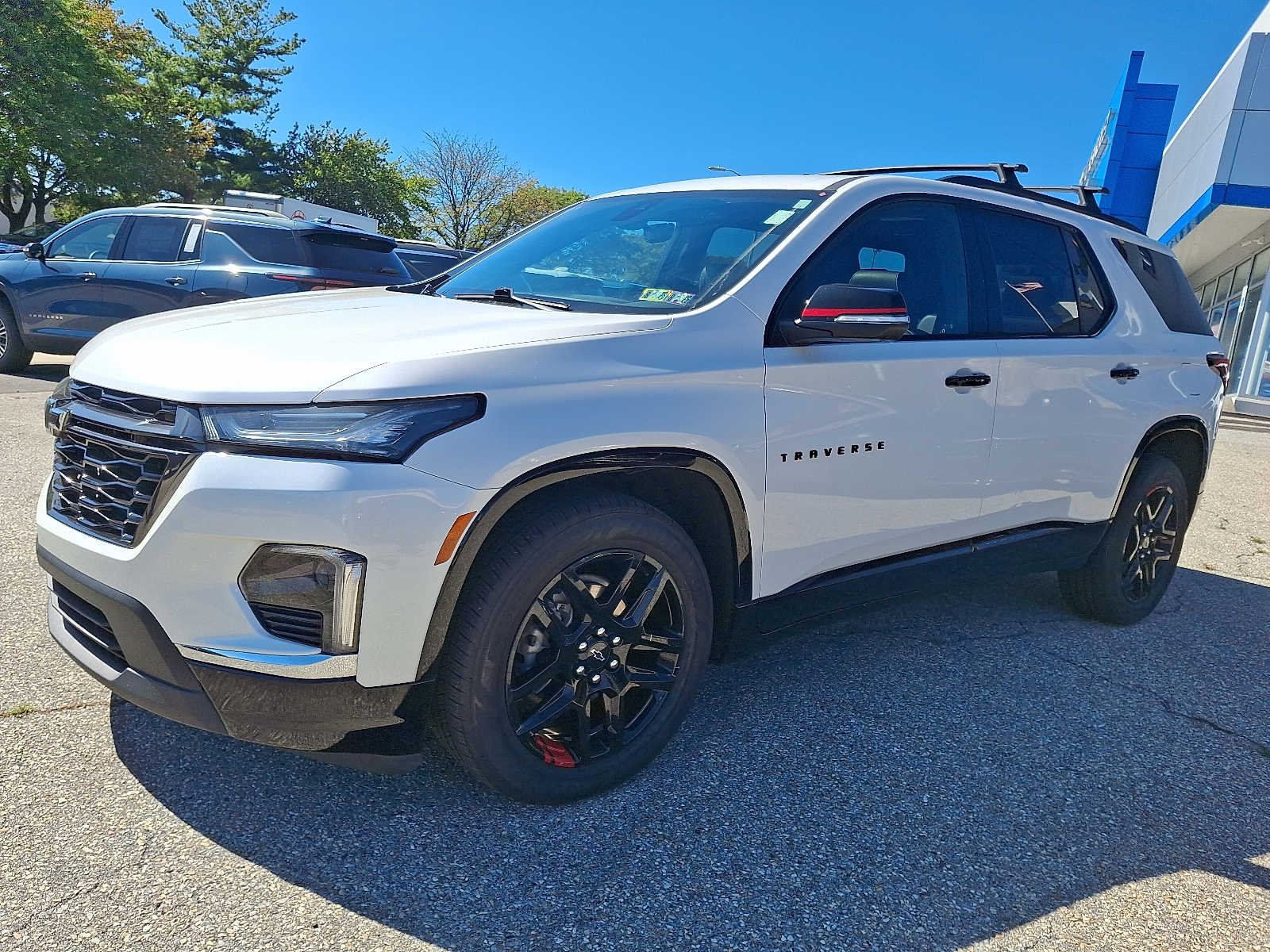 2022 Chevrolet Traverse Premier photo 2