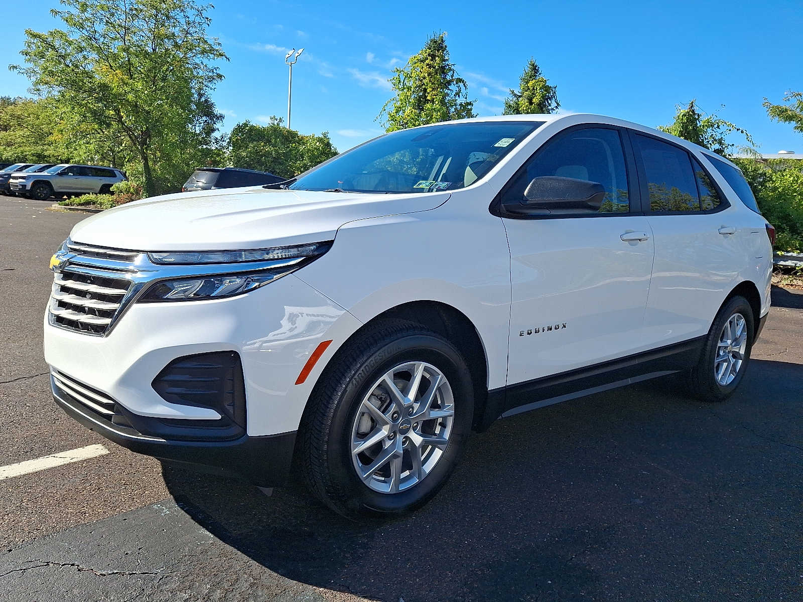 2023 Chevrolet Equinox LS photo 3