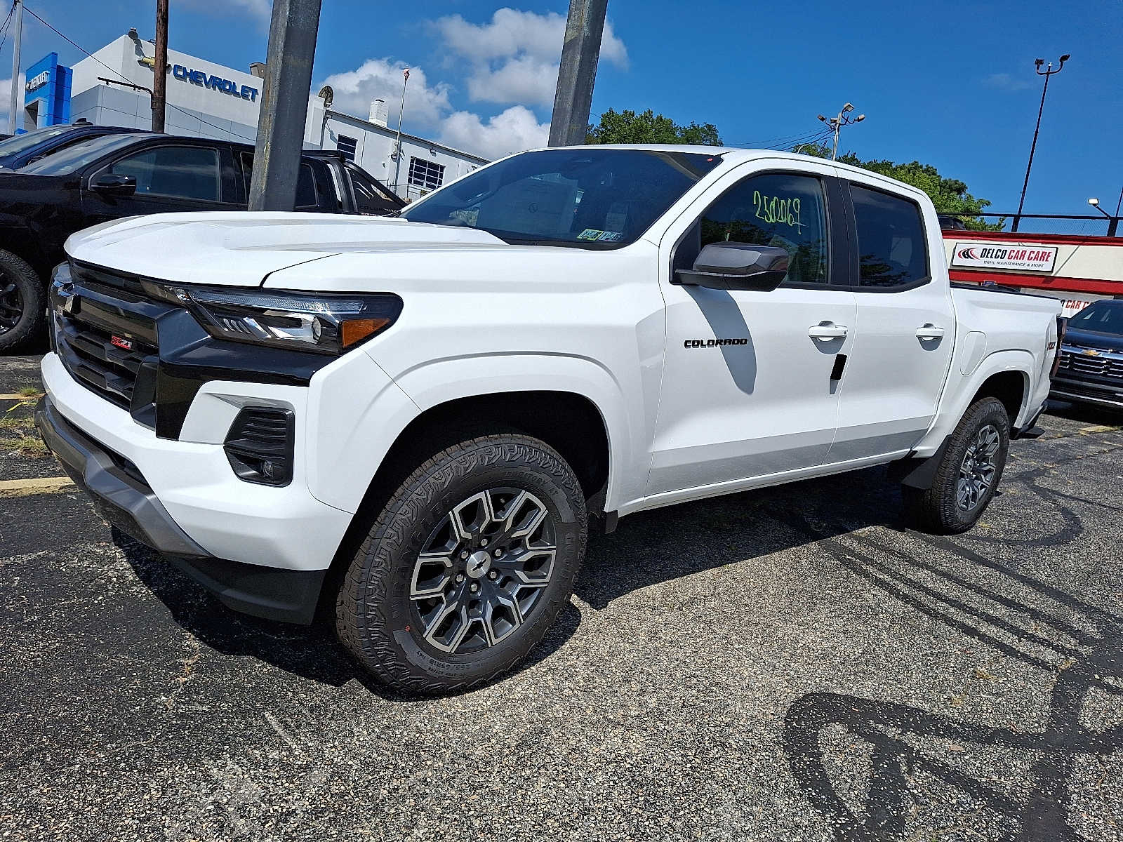 2025 Chevrolet Colorado Z71 photo 2