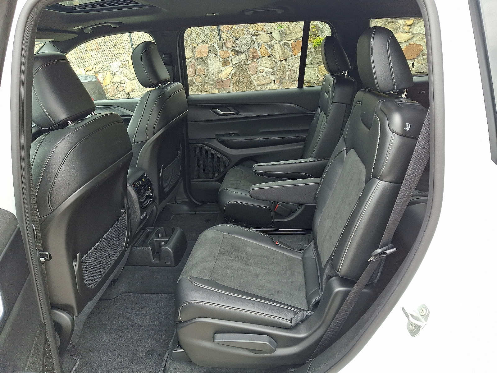 2025 Jeep Grand Cherokee L Altitude - Photo 11