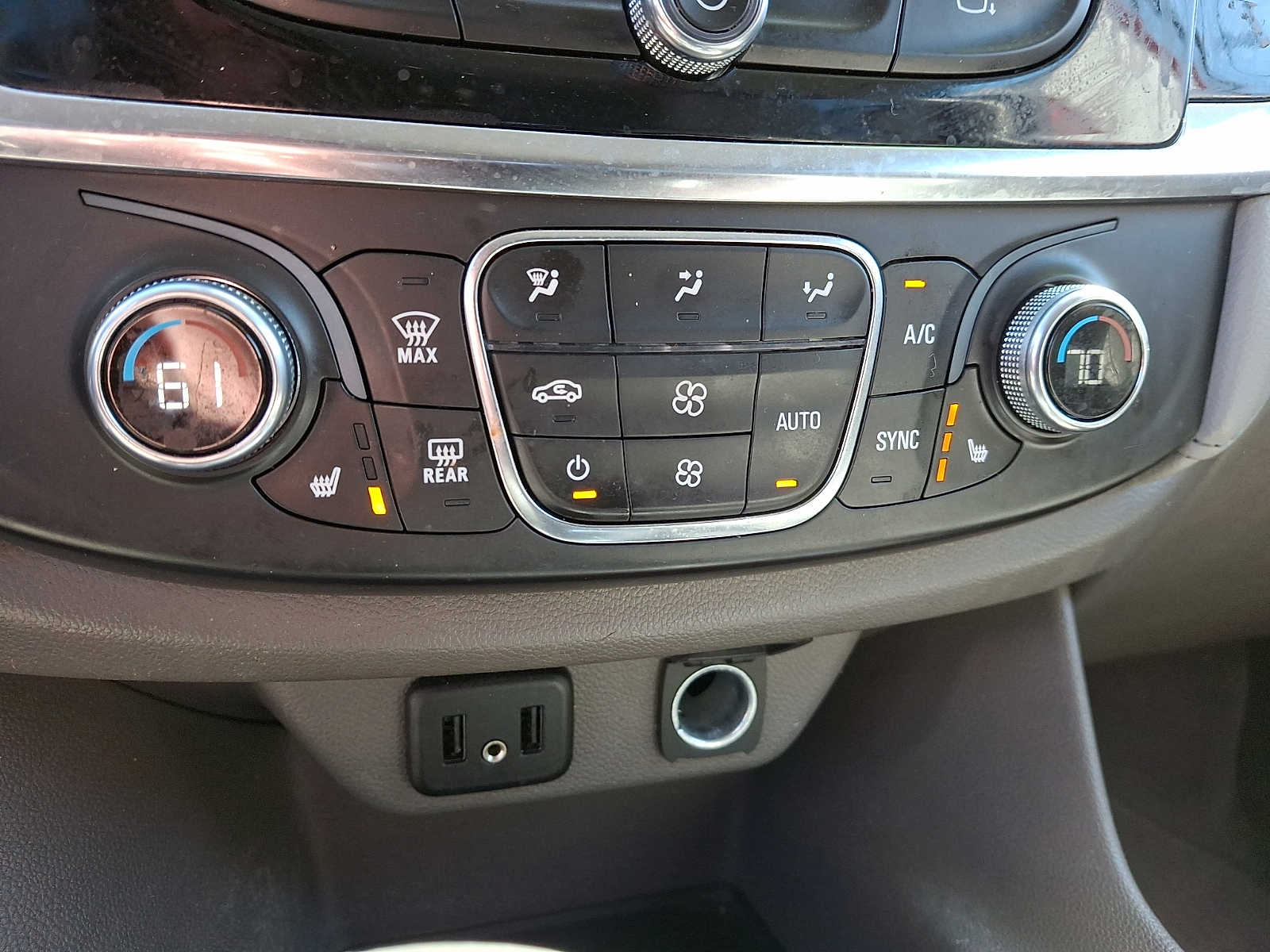 2021 Chevrolet Traverse 1LT - Photo 17