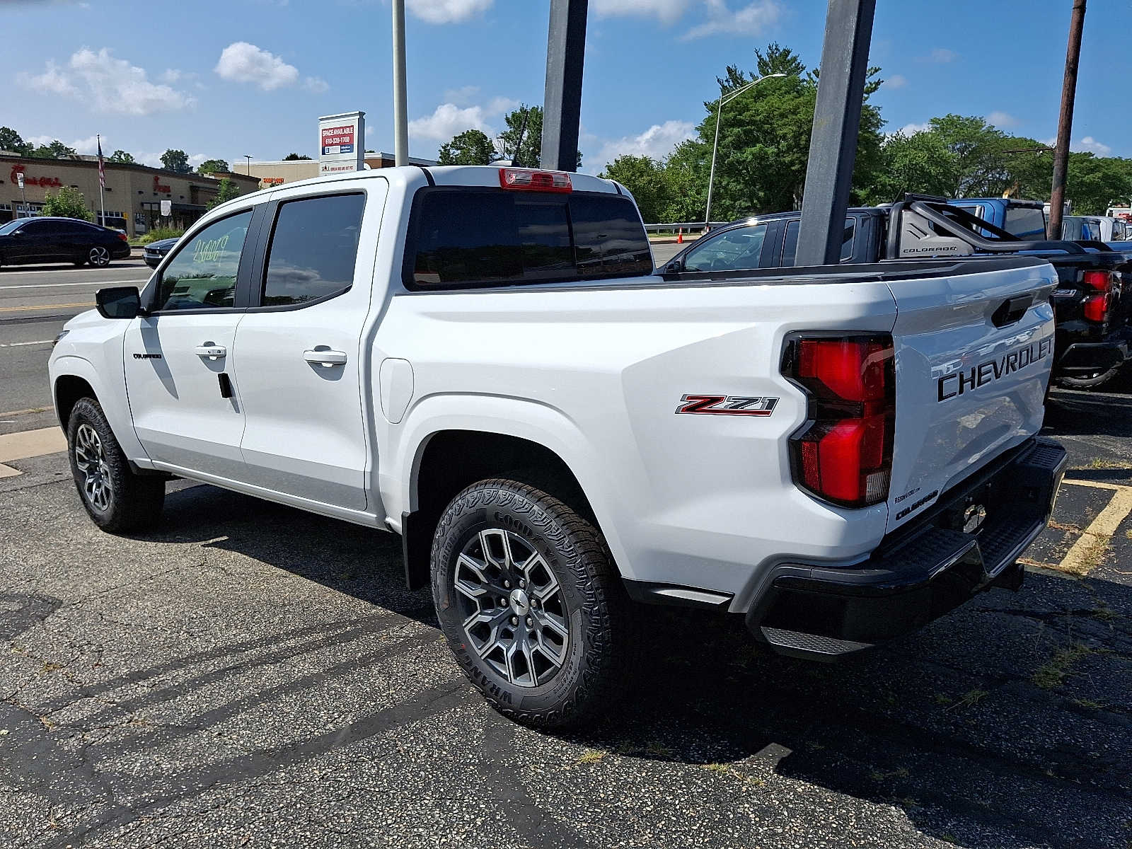 2025 Chevrolet Colorado Z71 photo 3