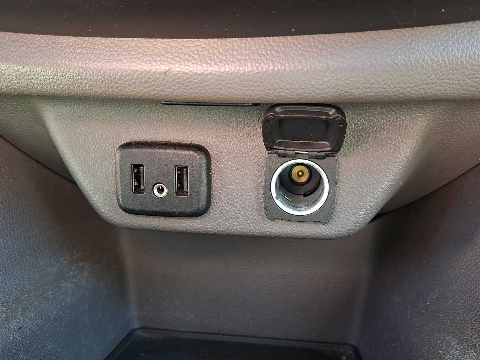 2021 Chevrolet Traverse 1LT - Photo 25