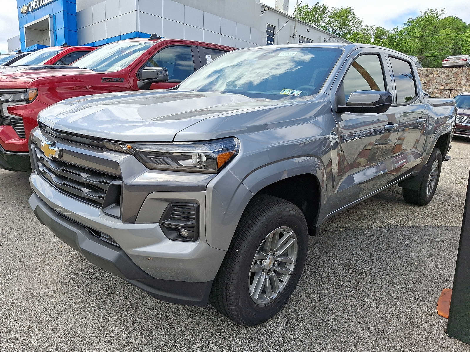 2025 Chevrolet Colorado Work Truck LT photo 2