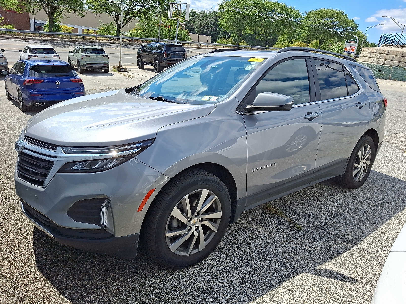 2024 Chevrolet Equinox LT photo 2