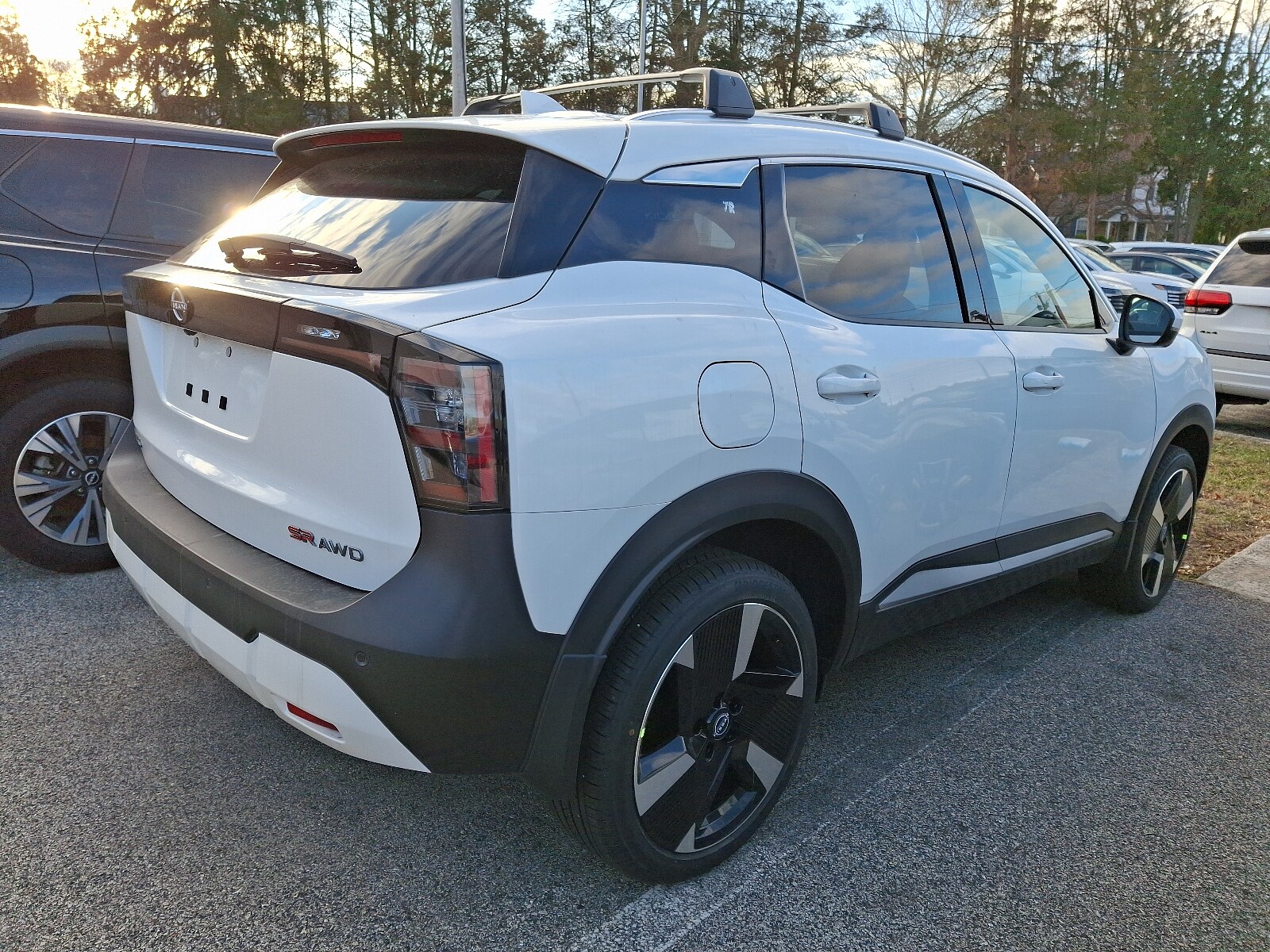 2025 Nissan Kicks SR photo 4