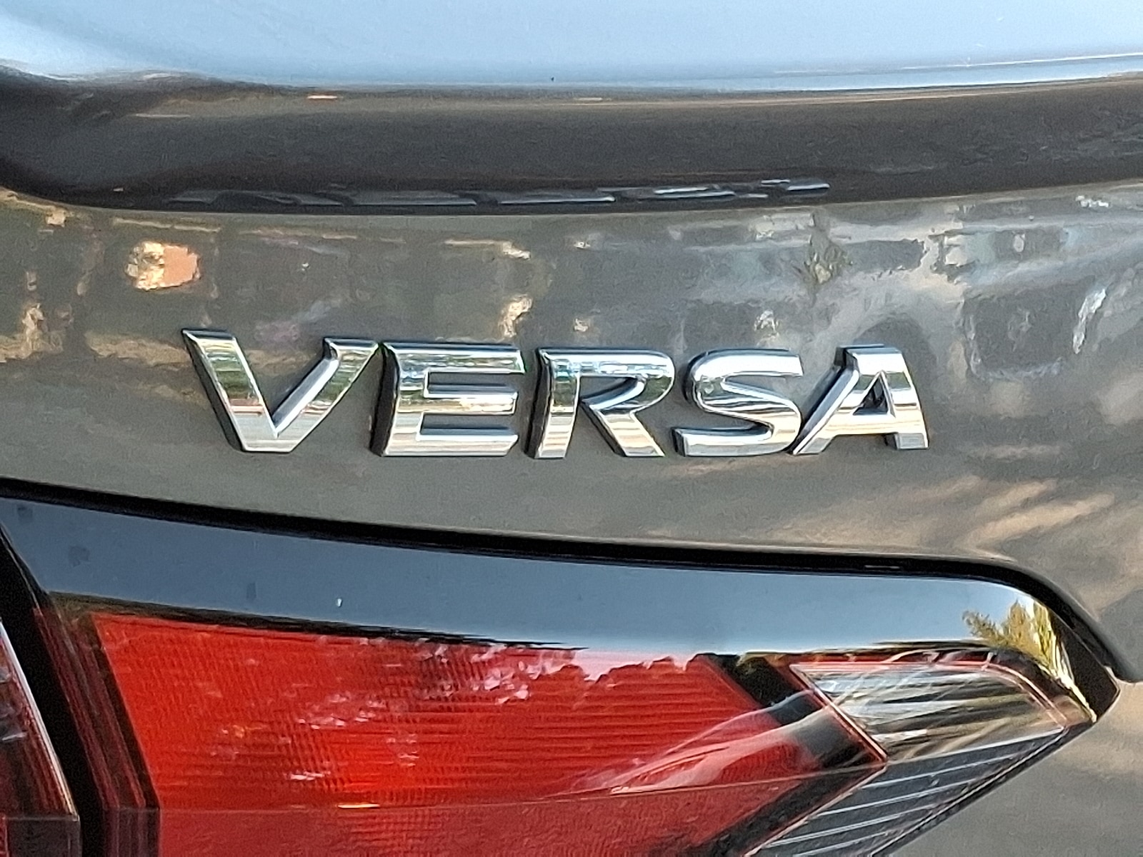 2025 Nissan Versa Sedan SR - Photo 6