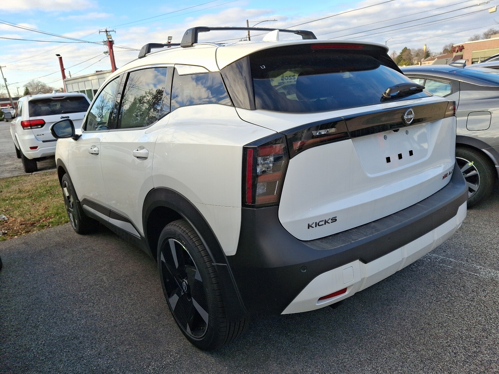 2025 Nissan Kicks SR photo 3