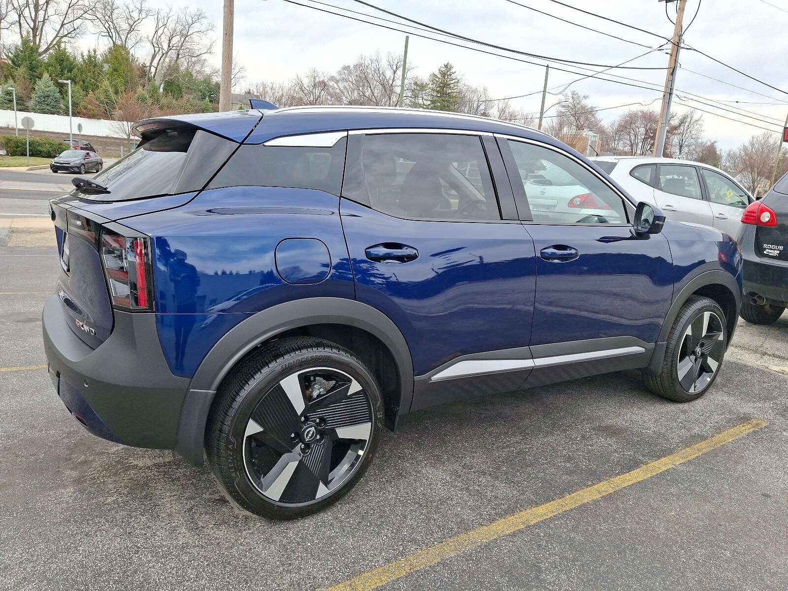 2025 Nissan Kicks SR photo 4