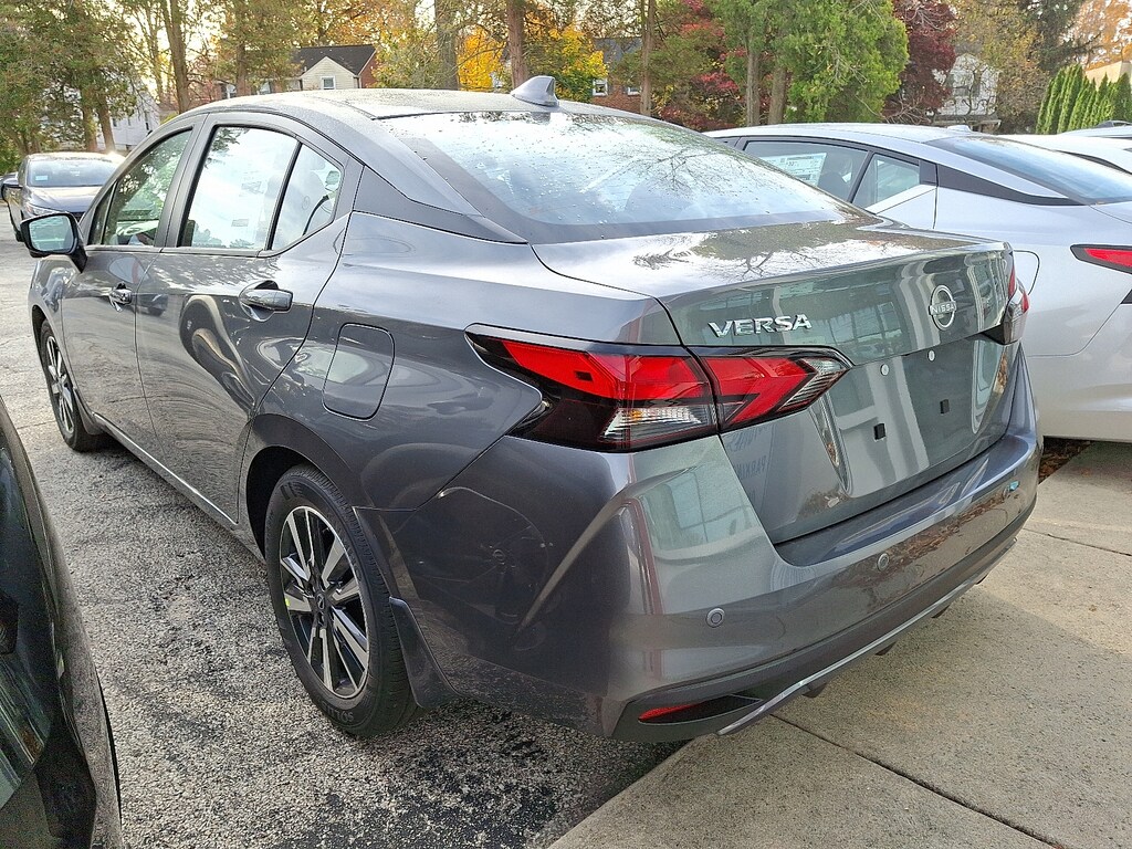 New 2025 Nissan Versa 1.6 SV Car