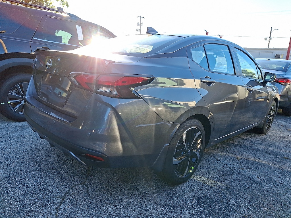 New 2025 Nissan Versa 1.6 SR Car