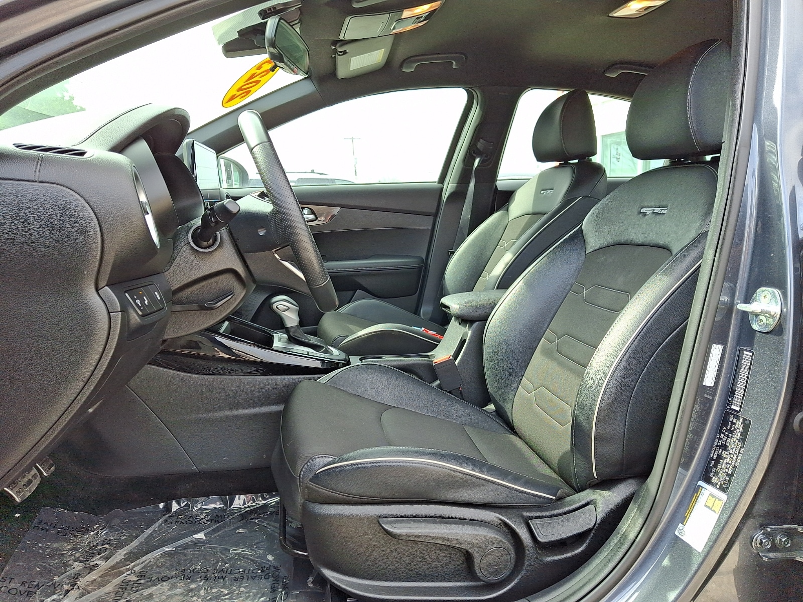 2023 Kia Forte GT-Line - Photo 13