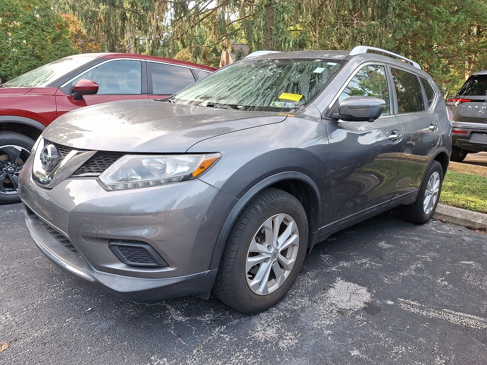 2016 Nissan Rogue SV photo 2