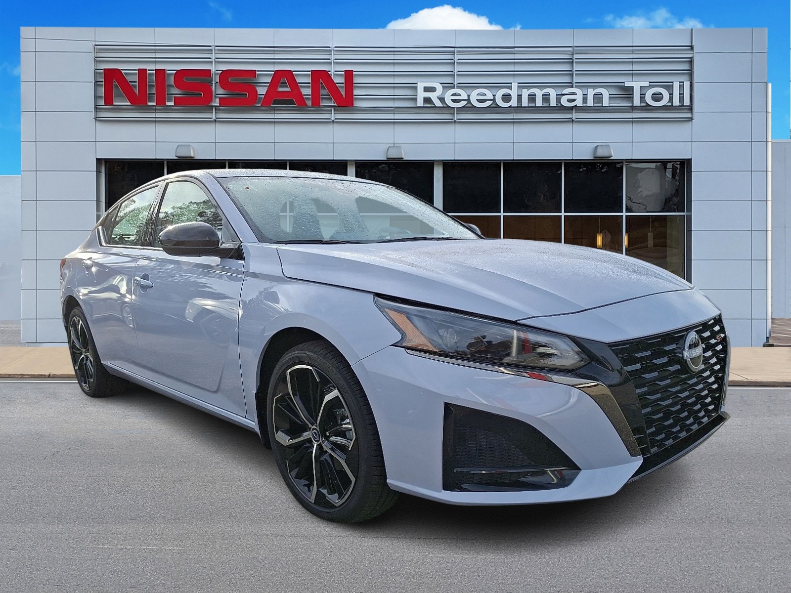 2025 Nissan Altima SR's photo