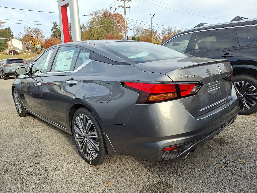 New 2025 Nissan Altima SL FWD Car