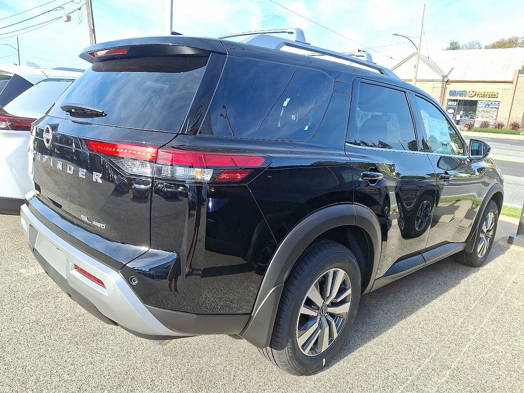 New 2025 Nissan Pathfinder SL 4WD Sport Utility
