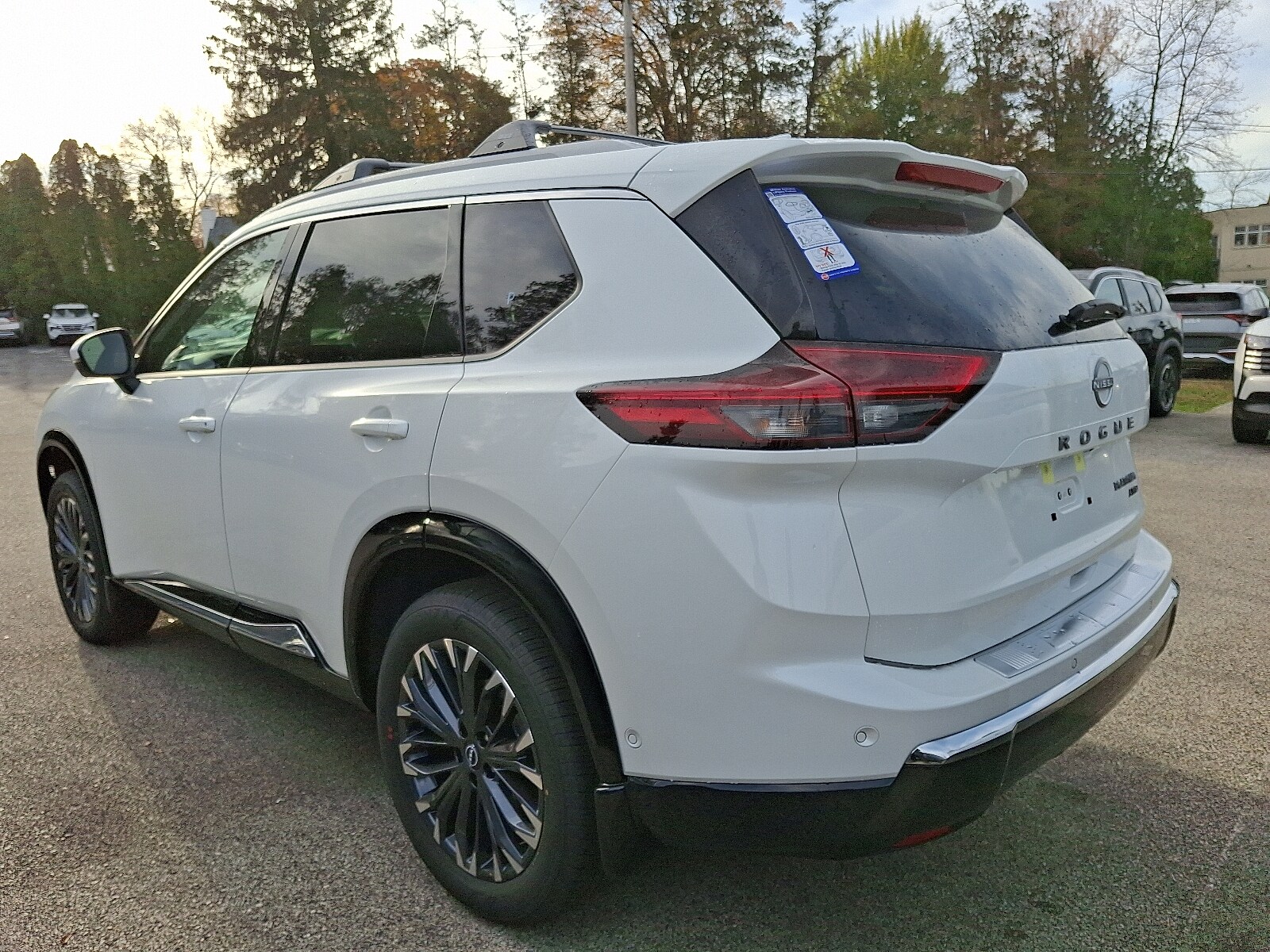 2026 Nissan Rogue Platinum photo 3