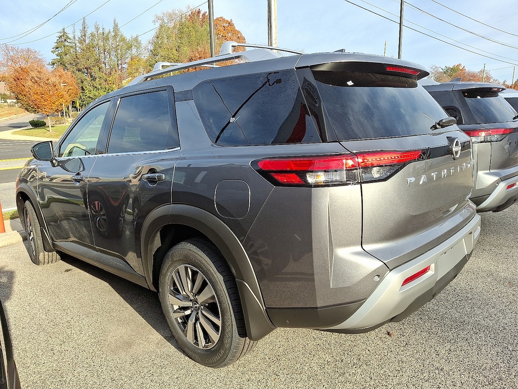 New 2025 Nissan Pathfinder SL 4WD Sport Utility