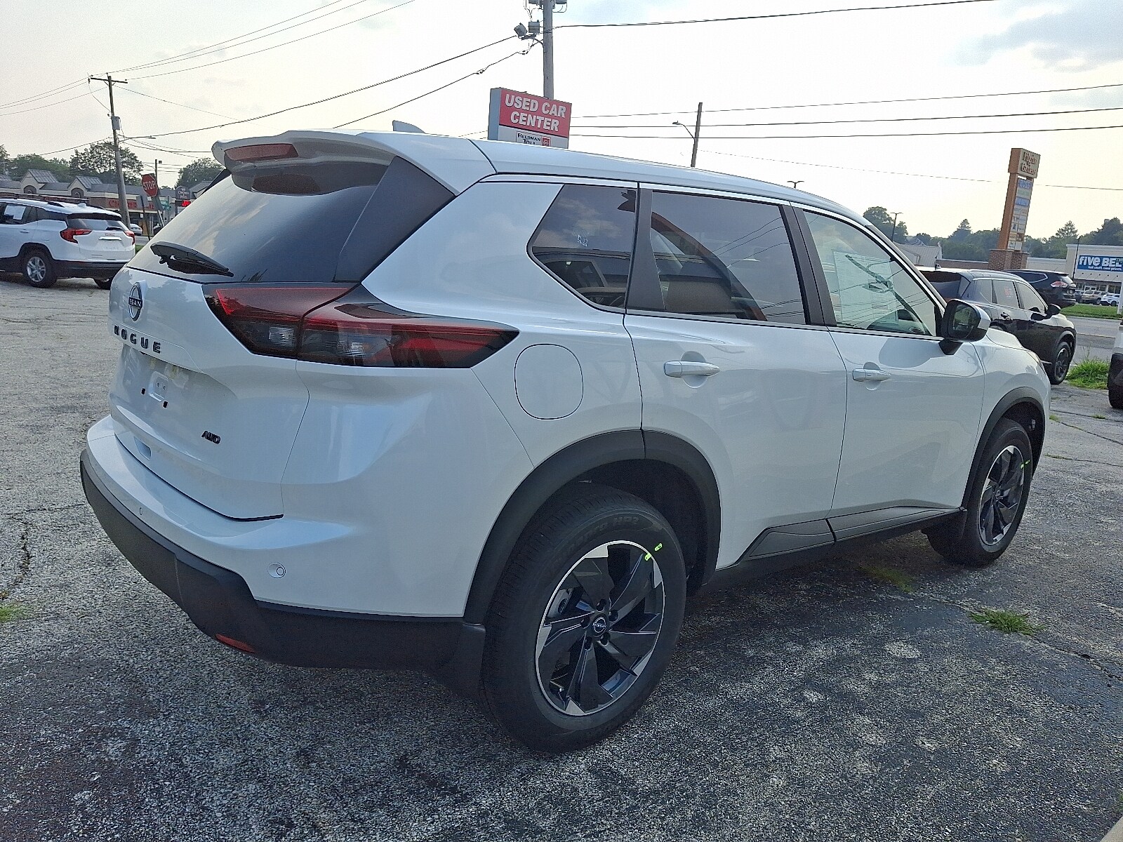 2026 Nissan Rogue SV photo 2
