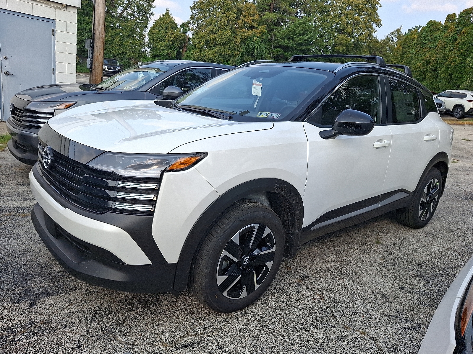 2025 Nissan Kicks SV AWD - Photo 2