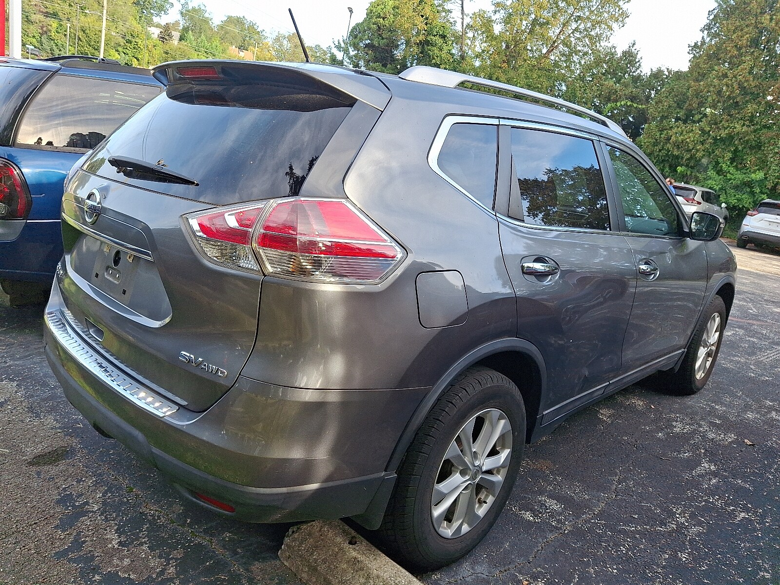 2016 Nissan Rogue SV photo 4