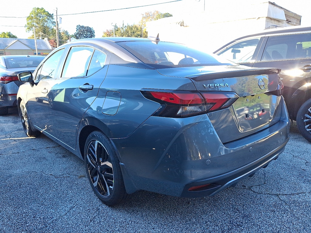 New 2025 Nissan Versa 1.6 SR Car