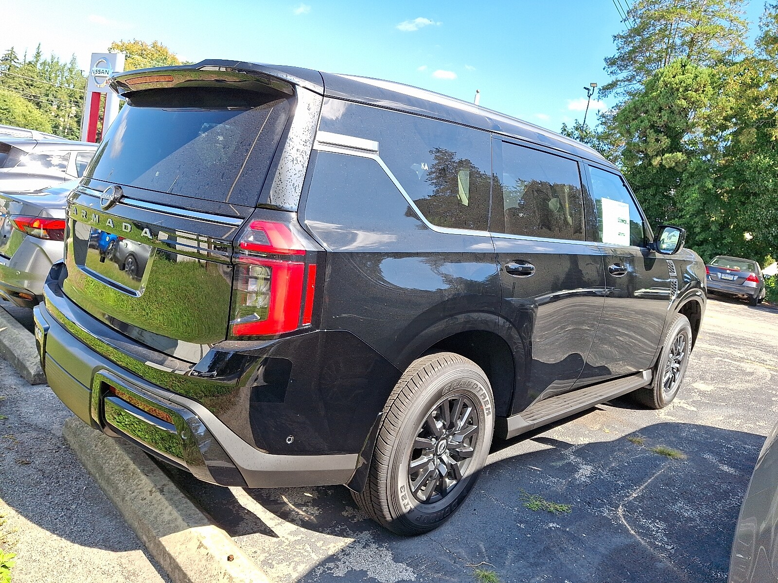 2026 Nissan Armada SV photo 4