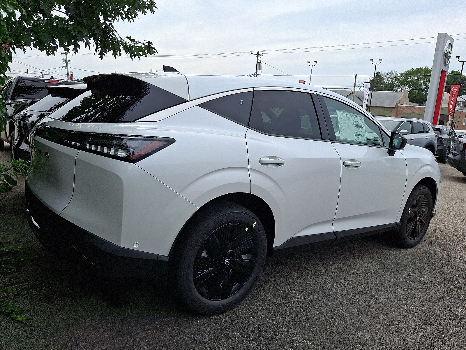 2025 Nissan Murano SV photo 2