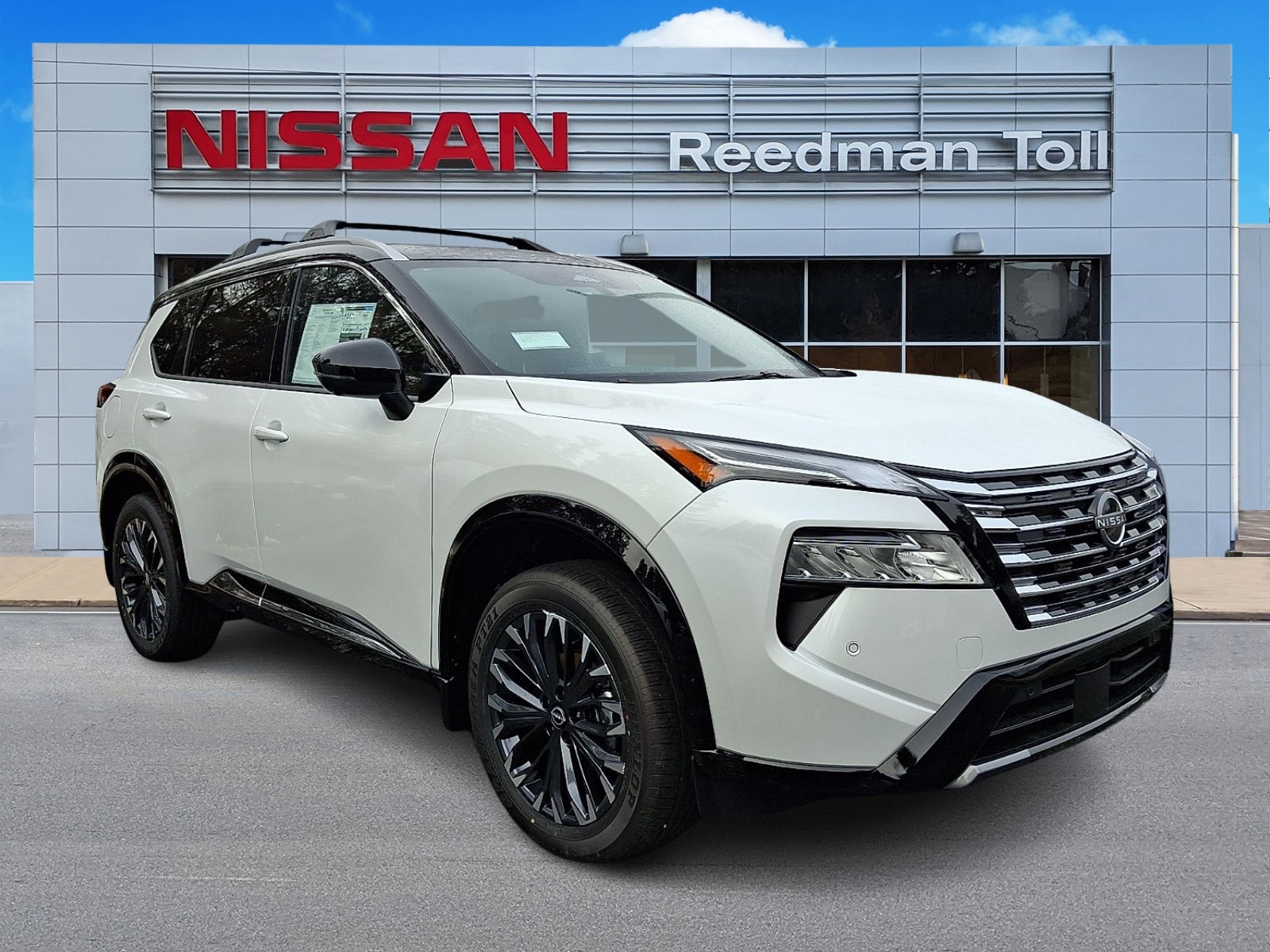 2026 Nissan Rogue Platinum's photo