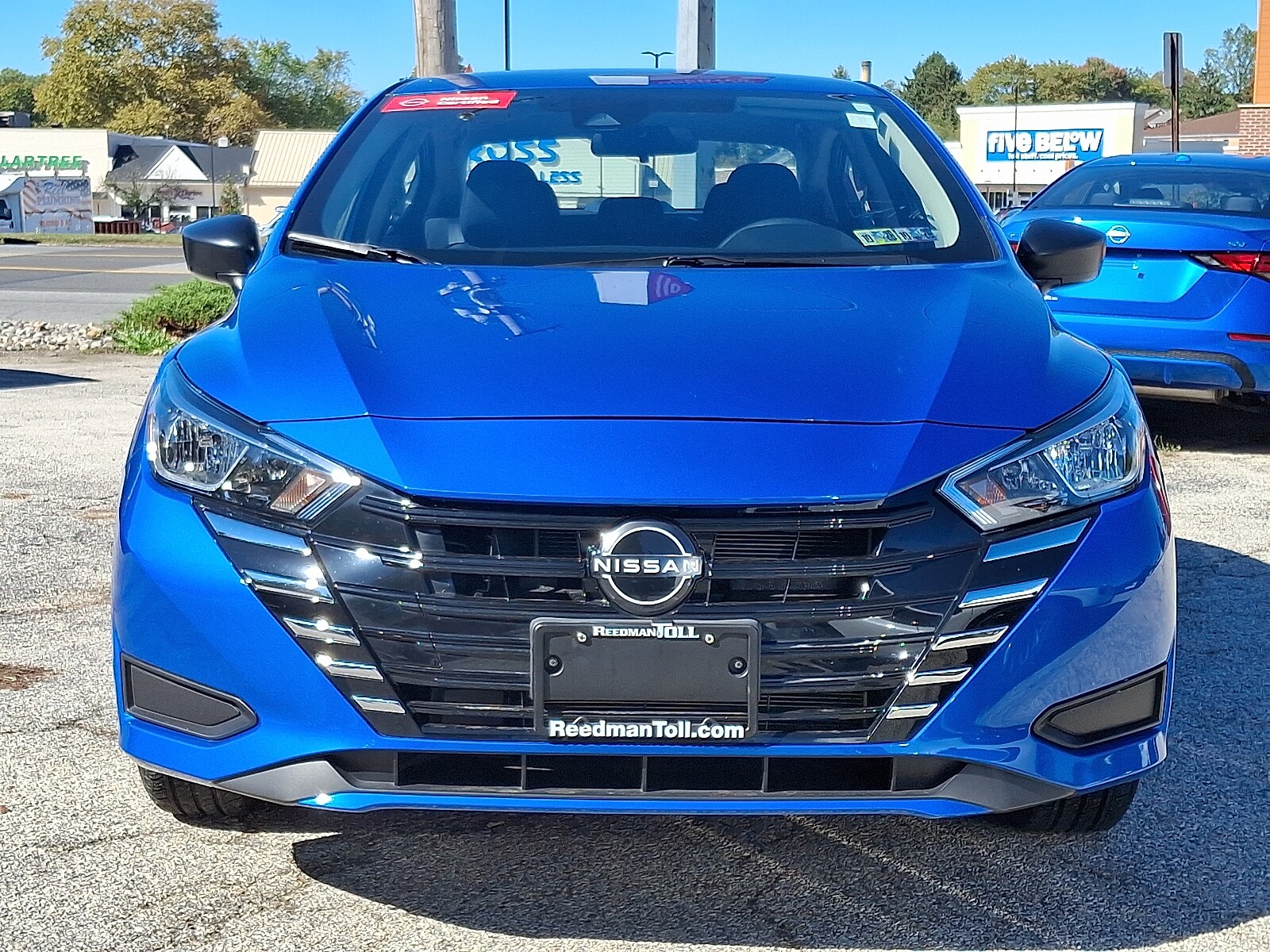 2023 Nissan Versa 1.6 S photo 2