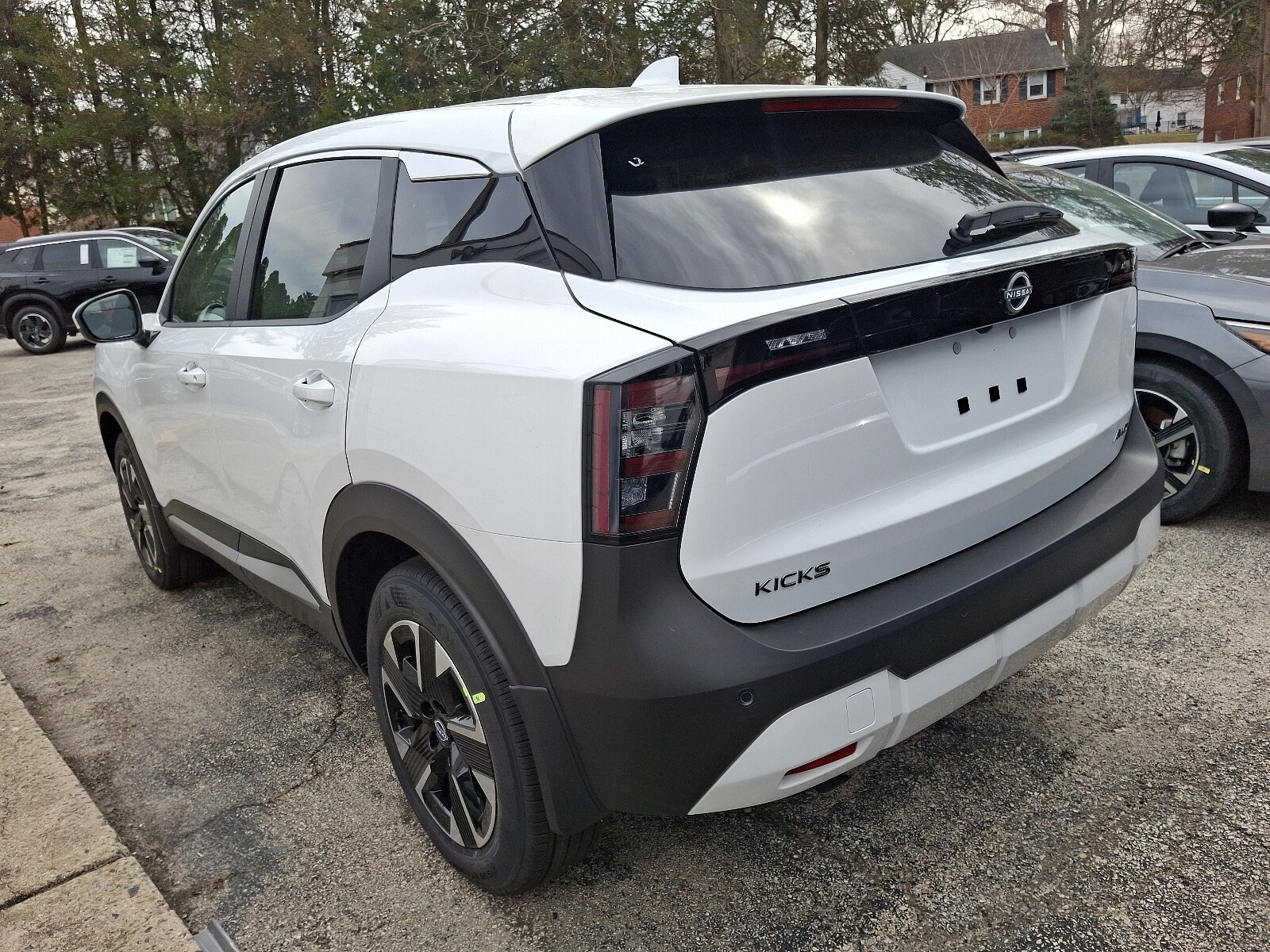 2025 Nissan Kicks SV photo 3