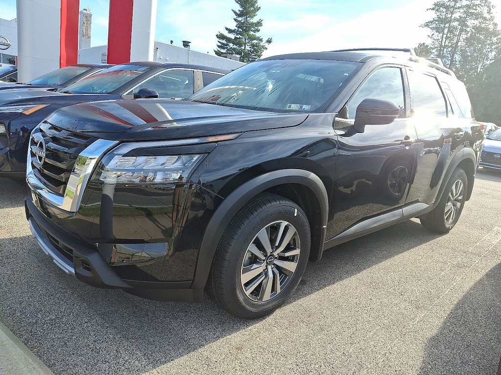 New 2025 Nissan Pathfinder SL 4WD Sport Utility