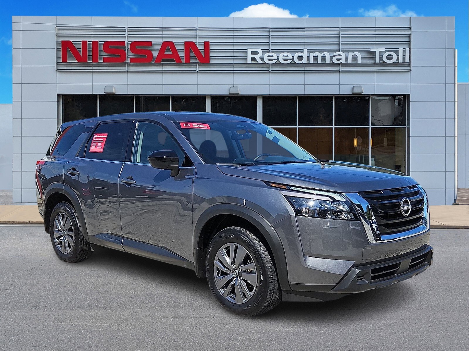 2024 Nissan Pathfinder S's photo