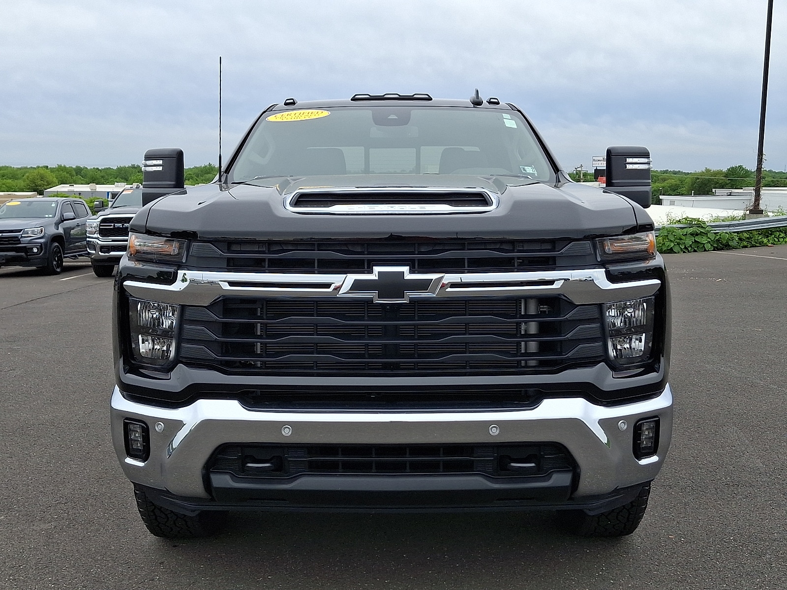 View vehicle photo 2