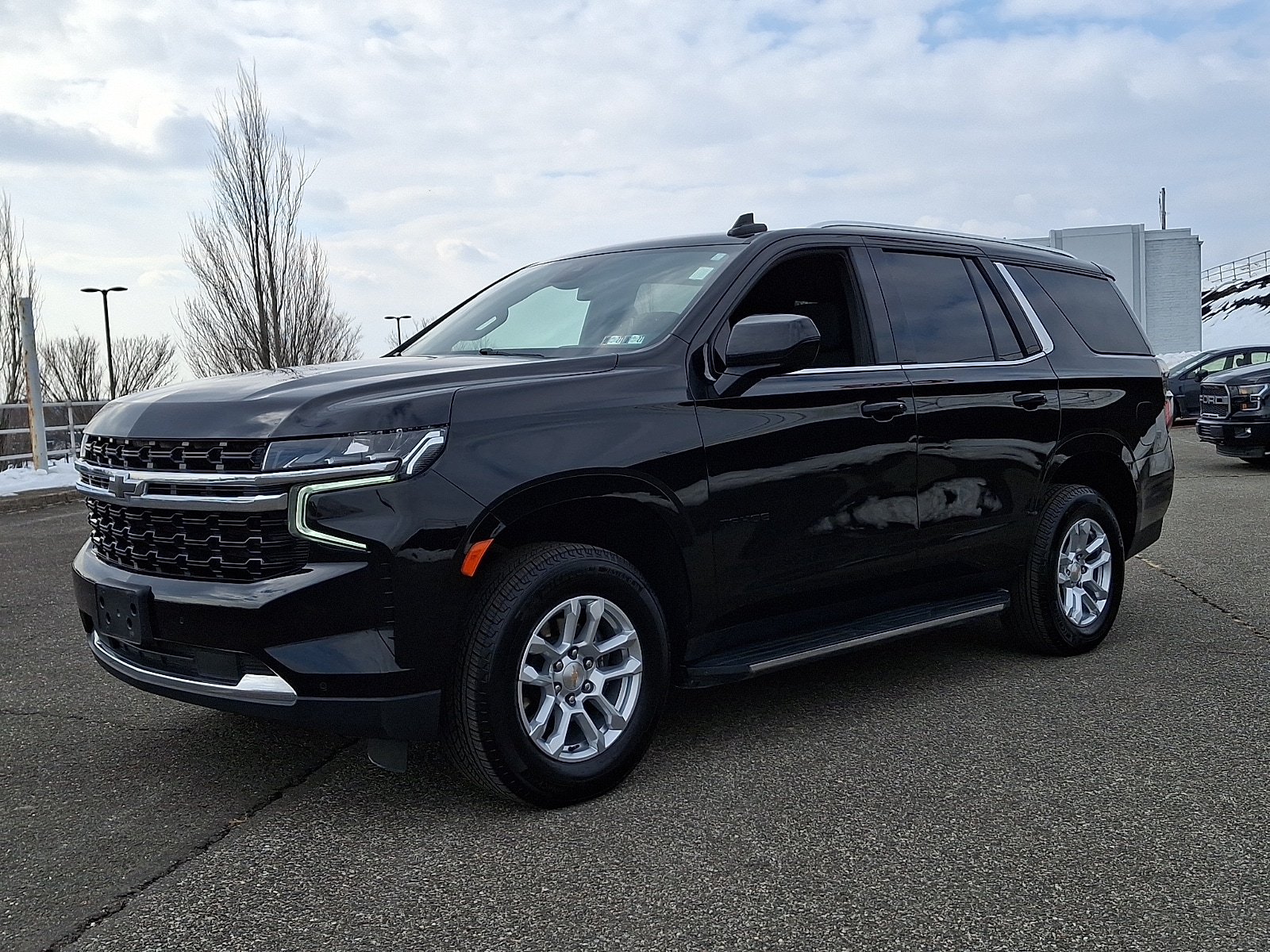 View vehicle photo 3