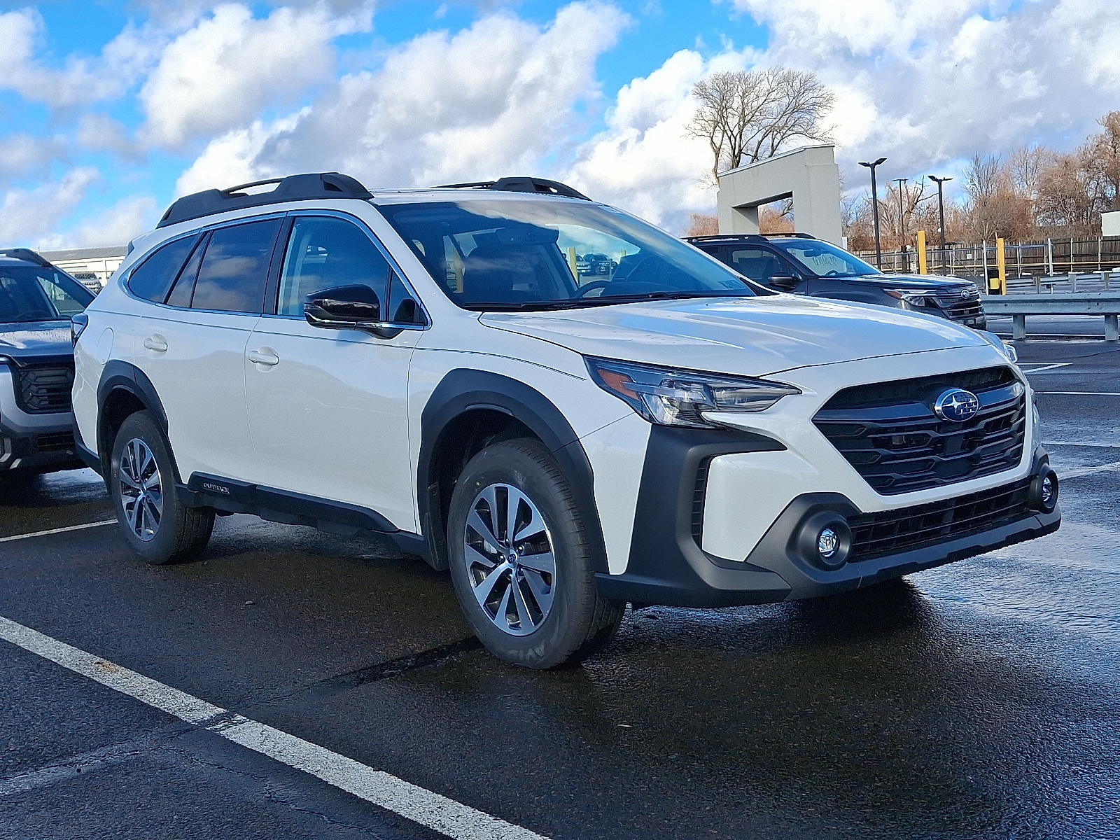 2025 Subaru Outback Premium's photo