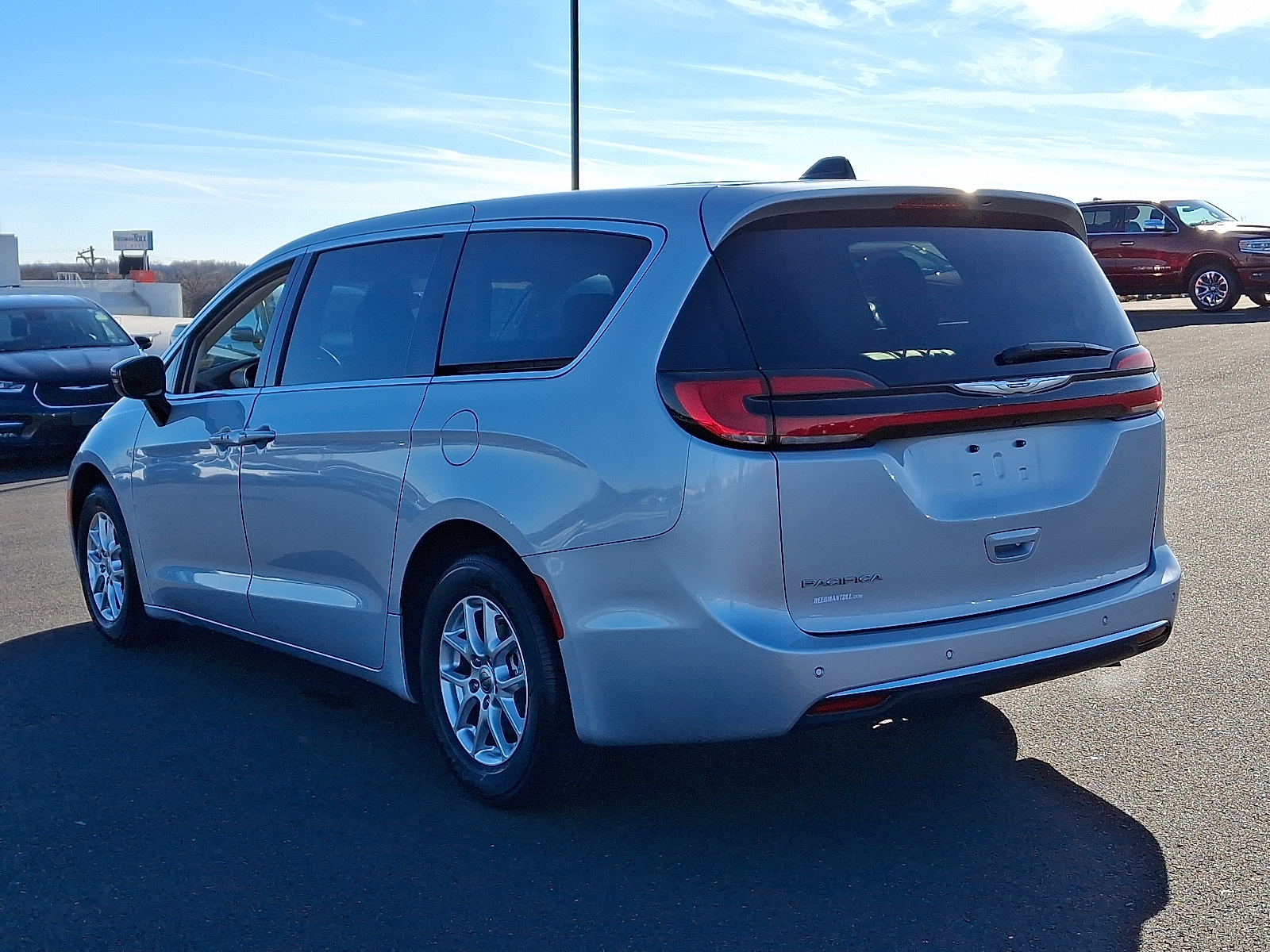 View vehicle photo 4